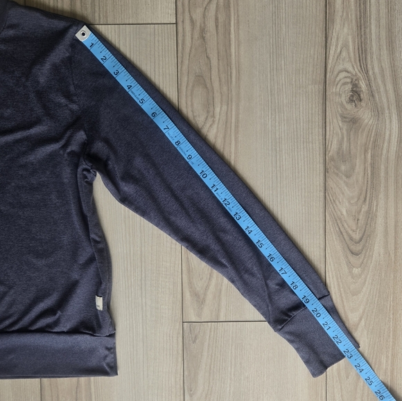 Vuori Daydream Crew Sweater In Blue Heather. (D6) - Picture 11 of 11